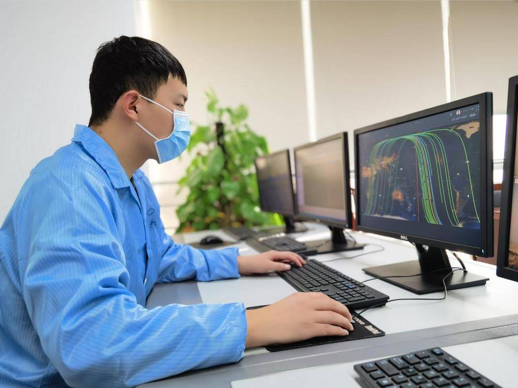 软件技术开发工程师报考指南与职业发展路径解析